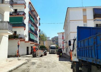 Estepona inicia los trabajos del V Plan de Asfaltado, que actuará en medio centenar de calles