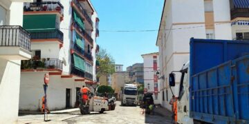 Estepona inicia los trabajos del V Plan de Asfaltado, que actuará en medio centenar de calles