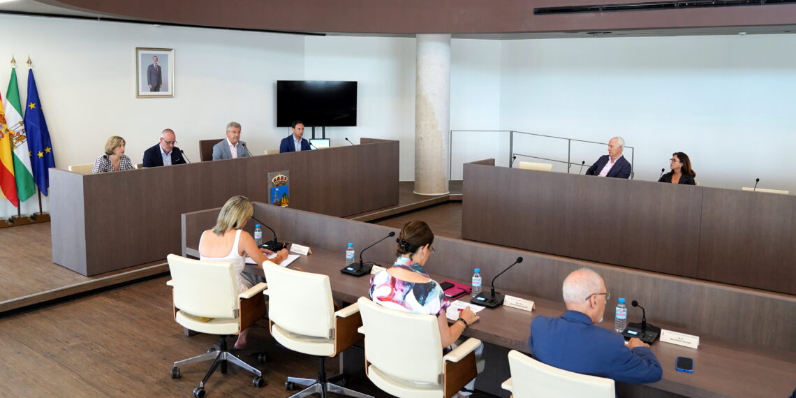 Aprobadas las retribuciones de la Corporación esteponera, cuyo coste se reduce un 11 por ciento