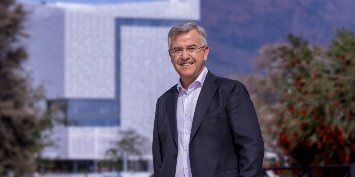 García Urbano seguirá sin cobrar sueldo, lo que supondrá un ahorro de casi 1,3 millones de euros desde 2011