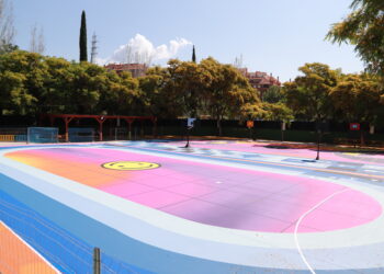 Modernizadas las pistas del colegio Rafael Fernández Mayoralas de Marbella
