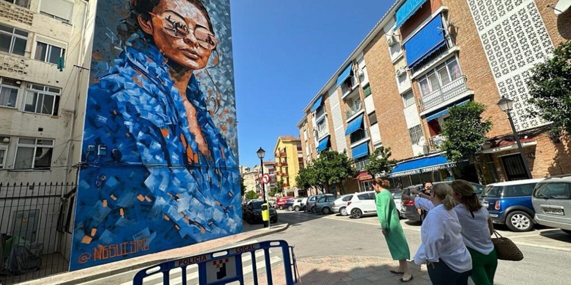 Fuengirola continúa embelleciendo El Boquetillo con cuatro nuevos murales decorativos