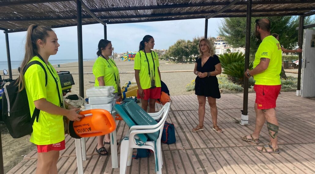 Comienza la temporada de playas en Casares con la activación del servicio de socorrismo