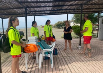 Comienza la temporada de playas en Casares con la activación del servicio de socorrismo