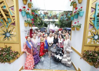 Inaugurada la Feria de Día, con una veintena de casetas de distintos colectivos en el paseo de la Alameda y la avenida del Mar