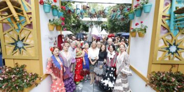 Inaugurada la Feria de Día, con una veintena de casetas de distintos colectivos en el paseo de la Alameda y la avenida del Mar