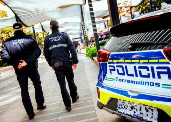 La Policía Local detiene en Torremolinos a un hombre que amenazó con un cuchillo a otro que se negó a darle dinero