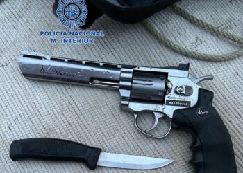 Detenidos dos hombres tras apuñalar a otro y huir a nado en el puerto de Marbella