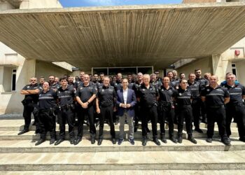 El alcalde de Benalmádena se compromete a dotar con más recursos humanos y materiales a la Policía Local