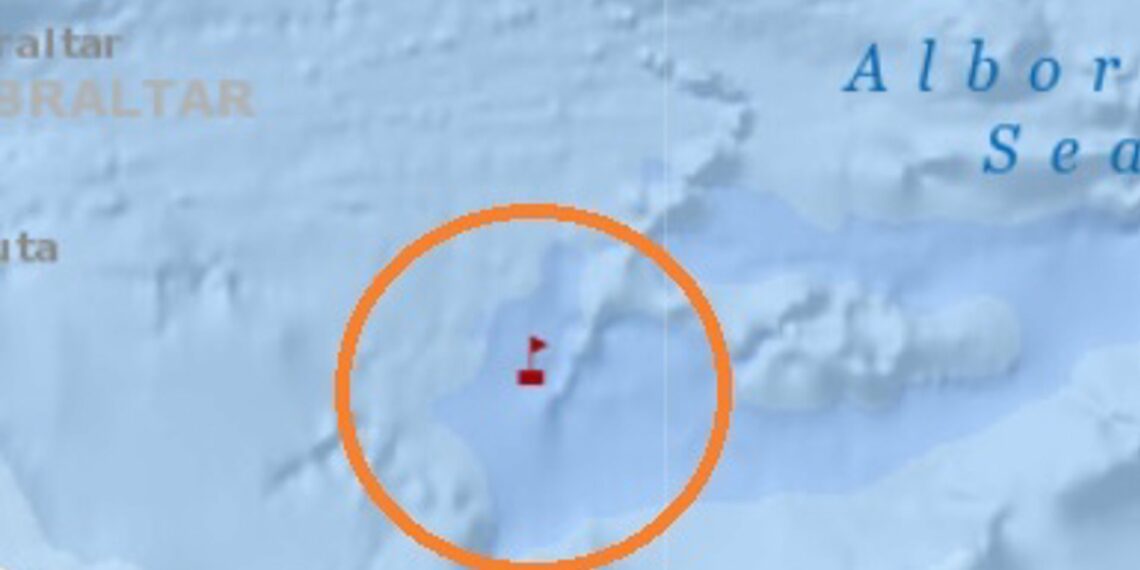 Rescatados 25 magrebíes en una embarcación neumática a 52 millas de la costa de Málaga capital