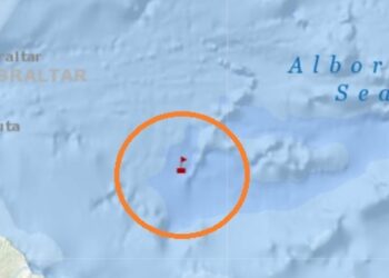 Rescatados 25 magrebíes en una embarcación neumática a 52 millas de la costa de Málaga capital