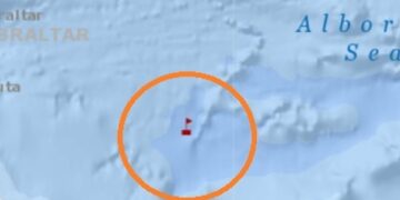 Rescatados 25 magrebíes en una embarcación neumática a 52 millas de la costa de Málaga capital