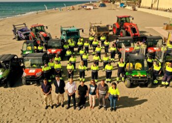 Fuengirola refuerza el servicio de limpieza y mantenimiento del litoral