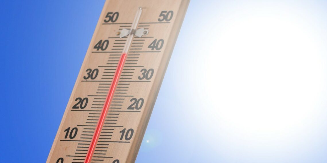 Los andaluces acudirán a las urnas con altas temperaturas