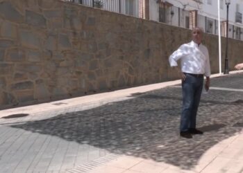 El Ayuntamiento de Manilva instalará bolardos automáticos en la entrada de la calle Mar