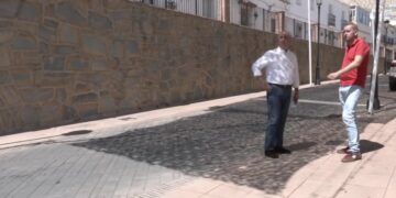 El Ayuntamiento de Manilva instalará bolardos automáticos en la entrada de la calle Mar