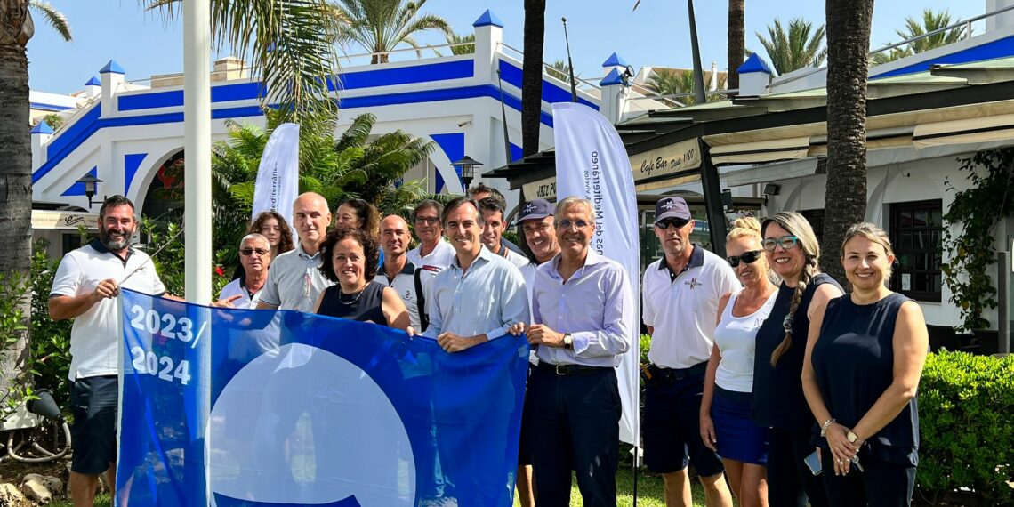 Los puertos deportivos de Estepona y Duquesa izan sus Banderas Azules por 26 años consecutivos