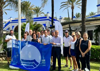 Los puertos deportivos de Estepona y Duquesa izan sus Banderas Azules por 26 años consecutivos