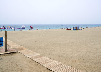 Estepona cuenta con una ‘Playa sin Humo’ para promover hábitos de vida saludables