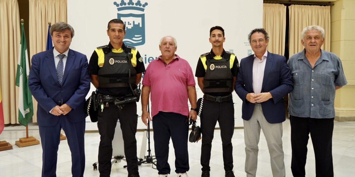 Dos policías locales salvan la vida de un hombre en parada cardiorrespiratoria en Málaga