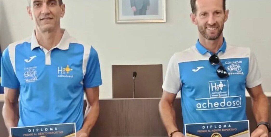 En Estepona se ha entregado el reconocimiento a José Antonio Gil, campeón, y José Miguel Jiménez, subcampeón,  de Andalucía 2022, en la modalidad de Duatlón Cross