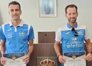 En Estepona se ha entregado el reconocimiento a José Antonio Gil, campeón, y José Miguel Jiménez, subcampeón,  de Andalucía 2022, en la modalidad de Duatlón Cross