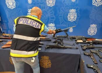Encuentran un arsenal de armas de fuego y munición en una vivienda de Estepona