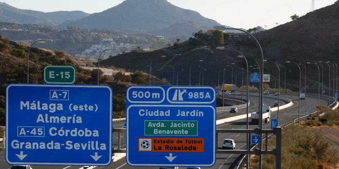 Investigan a un conductor que circulaba a 213 kilómetros por hora en Málaga