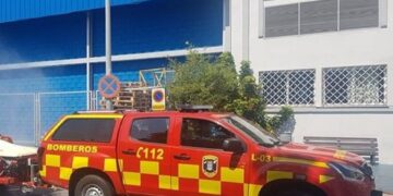 Herido en un incendio cuando arreglaba el aire acondicionado de un centro comercial en Benalmádena