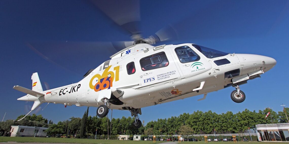 Evacuada una mujer herida en un accidente de moto en la A-7 en Marbella