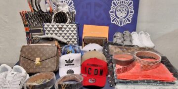 Veinte detenidos tras intervenir más de 2.700 efectos falsificados en un mercadillo de Marbella