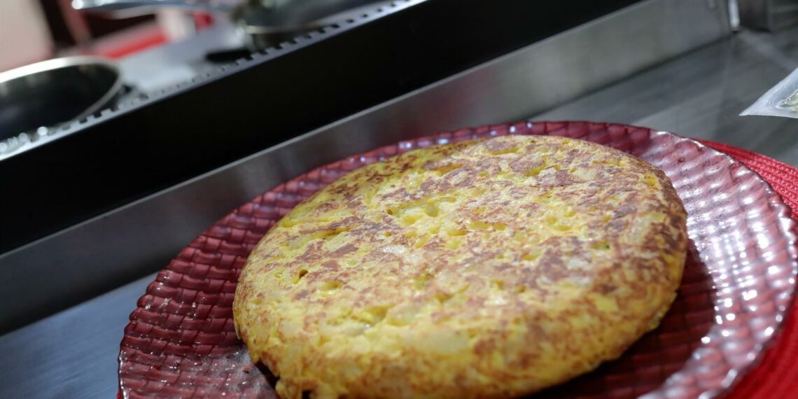 Andalucía estudia un caso sospechoso de botulismo asociado al consumo de tortillas de patatas envasadas