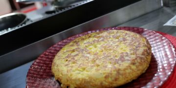 Andalucía estudia un caso sospechoso de botulismo asociado al consumo de tortillas de patatas envasadas