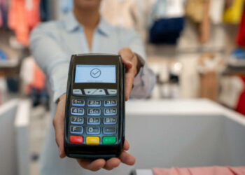 FACUA advierte de los chiringuitos con el TPV «averiado» de forma permanente