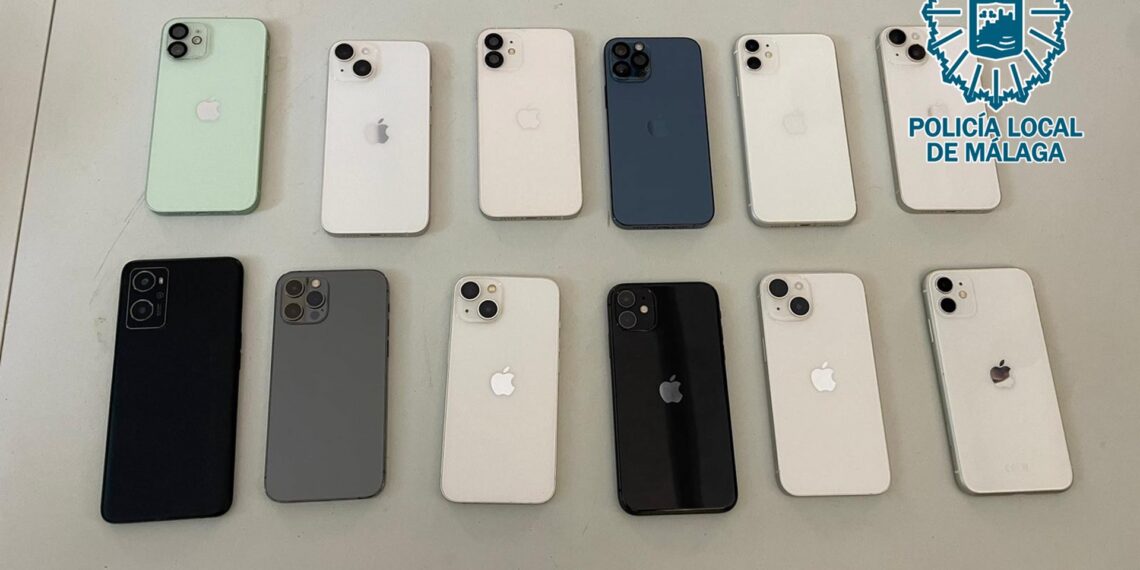 La Policía Local recupera 12 teléfonos móviles sustraídos en el recinto ferial