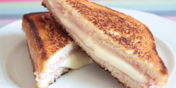 Cobrar por partir un sándwich, poner un plato extra o calentar un biberón: así pueden tomarte el pelo