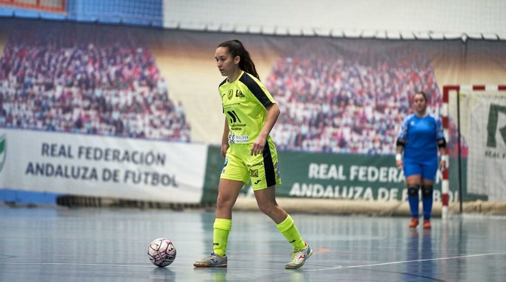 Ceci Zarzuela: «Si tuviera que definir el fútbol con una palabra, sería diligencia»
