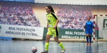 Ceci Zarzuela: «Si tuviera que definir el fútbol con una palabra, sería diligencia»