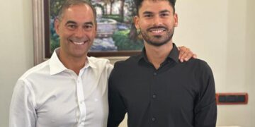 Benalmádena será municipio pionero en izar en el Ayuntamiento la bandera de las comunidades sordas