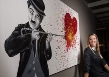 Laura Chaplin, nieta de Charles Chaplin, expone su obra pictórica en la Casa Las Tejerinas