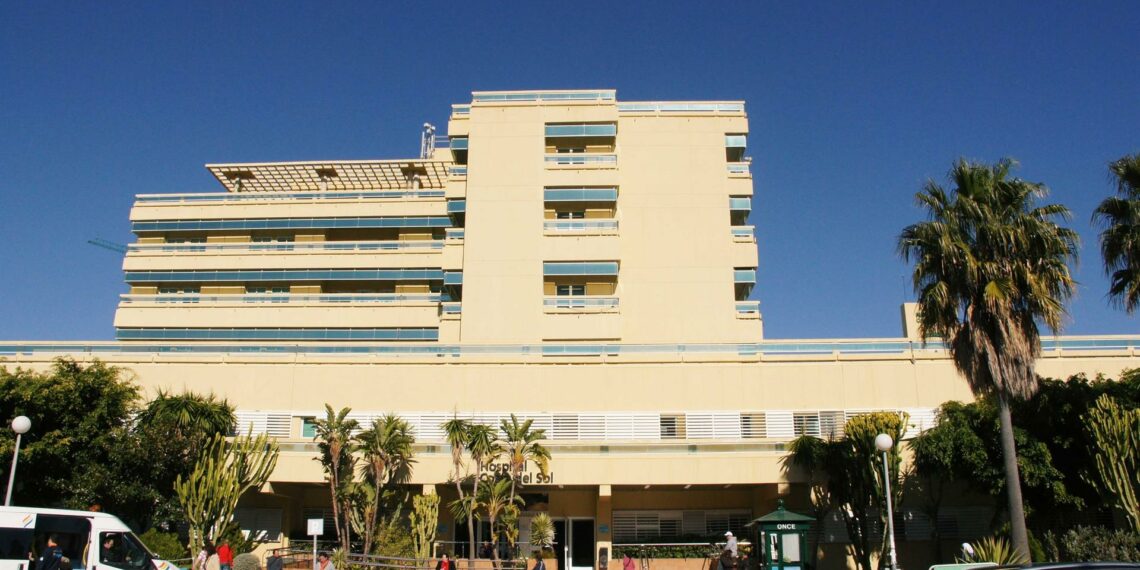 Cuatro heridos en una colisión entre dos turismos en Marbella