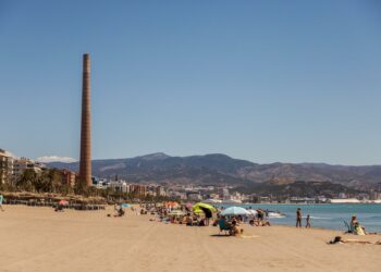 Buscan a dos hombres desaparecidos que practicaban paddle surf en la playa de la Misericordia