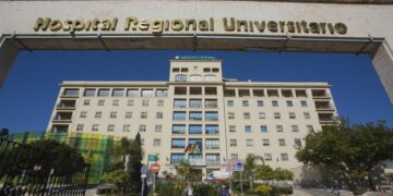 Dos detenidos por amenazar de muerte a un médico en el Hospital Regional de Málaga