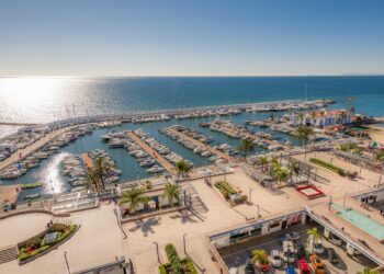 La Policía Local detiene a dos individuos que intentaban robar embarcaciones en el Puerto Deportivo Virgen del Carmen