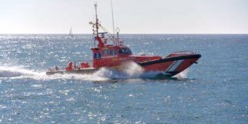 La búsqueda de los dos desaparecidos cuando salieron a practicar paddle surf continúa por cuarto día