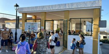 Más de 560 alumnos se han incorporado esta mañana a sus clases en los colegios de Casares