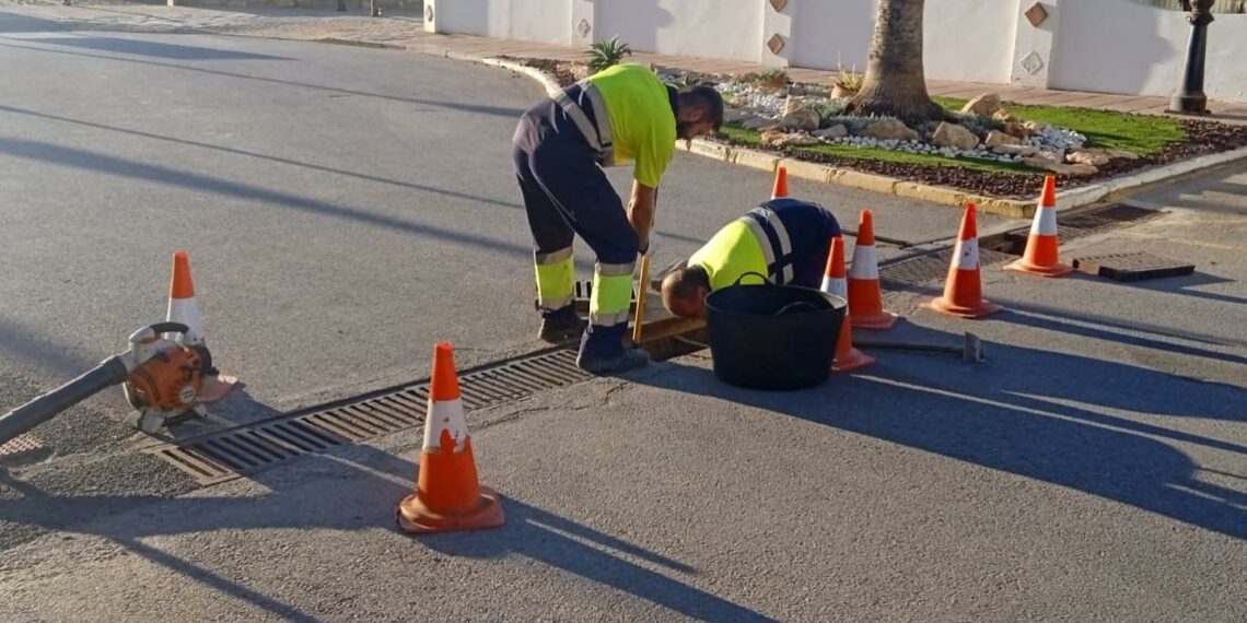 El Ayuntamiento de Casares comienza la limpieza de cara a la temporada de lluvias