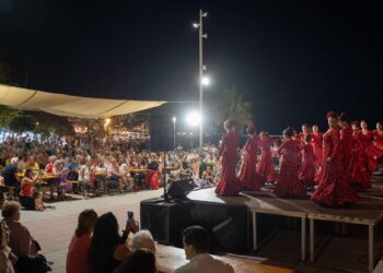 Lleno total en la fiesta de El Bil Bil con motivo del Día Mundial del Turismo en Benalmádena