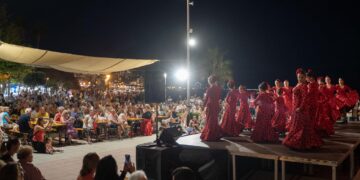 Lleno total en la fiesta de El Bil Bil con motivo del Día Mundial del Turismo en Benalmádena