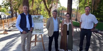 Revitalizados más de 500 metros cuadrados de zonas verdes junto al CEIP Al-Ándalus de San Pedro Alcántara